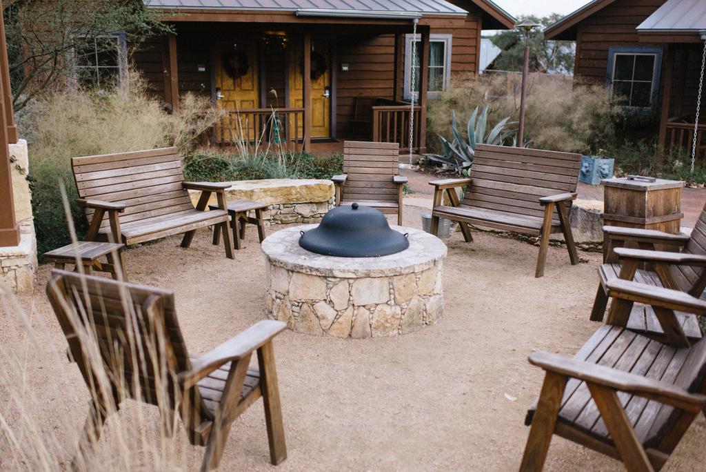 Camp Lucy Hotel Dripping Springs Buitenkant foto