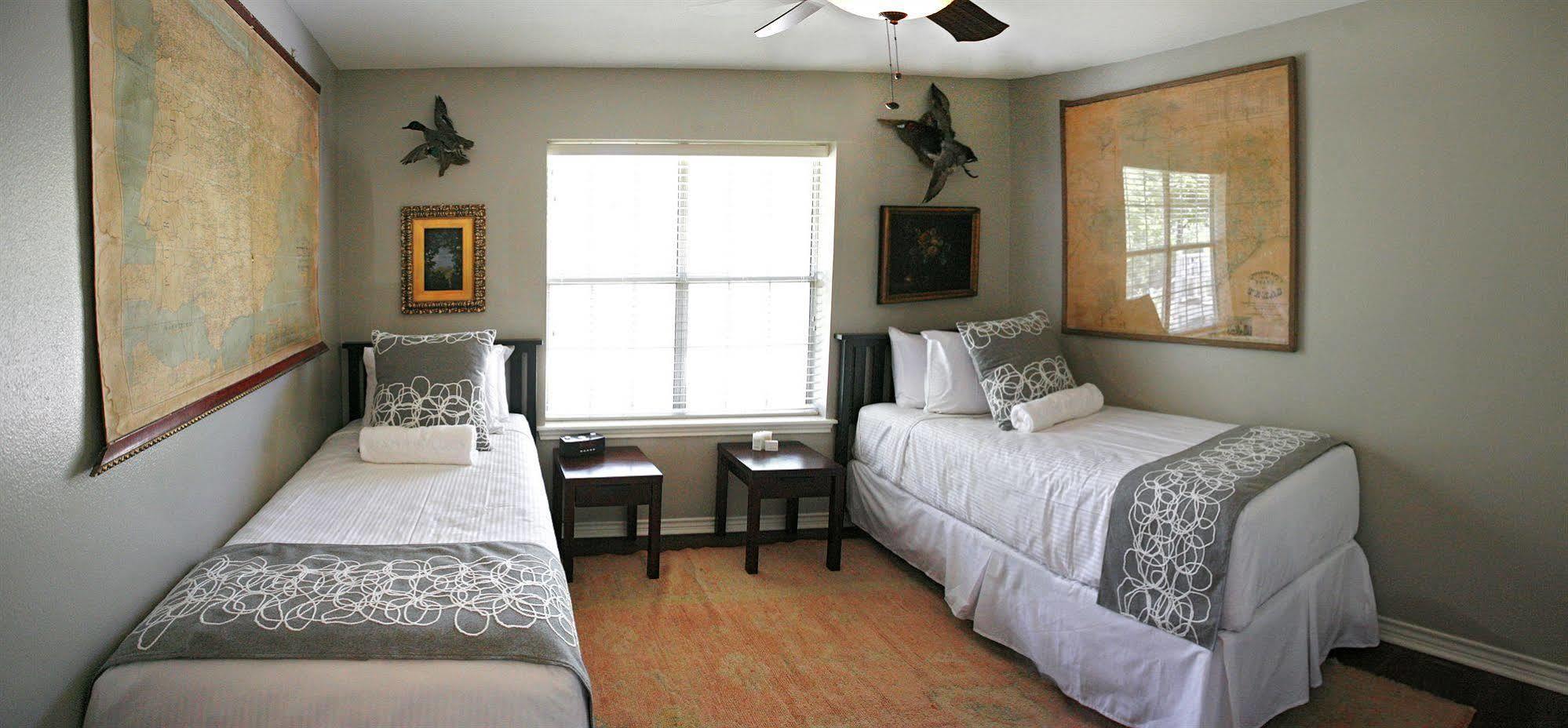 Camp Lucy Hotel Dripping Springs Buitenkant foto